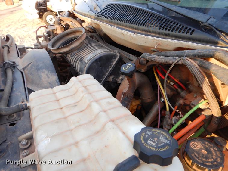 image for item FQ9641 2005 Chevrolet C7500 digger derrick truck