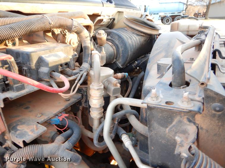 image for item FQ9641 2005 Chevrolet C7500 digger derrick truck