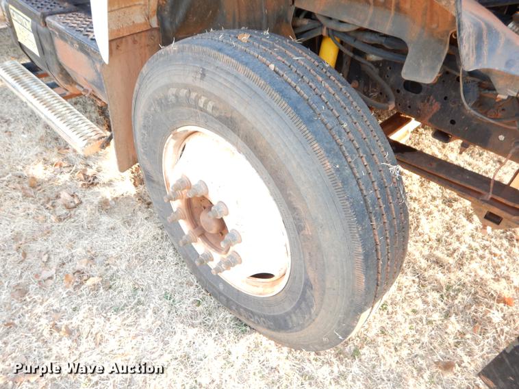 image for item FQ9641 2005 Chevrolet C7500 digger derrick truck