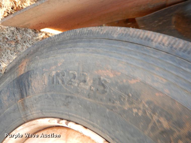 image for item FQ9641 2005 Chevrolet C7500 digger derrick truck