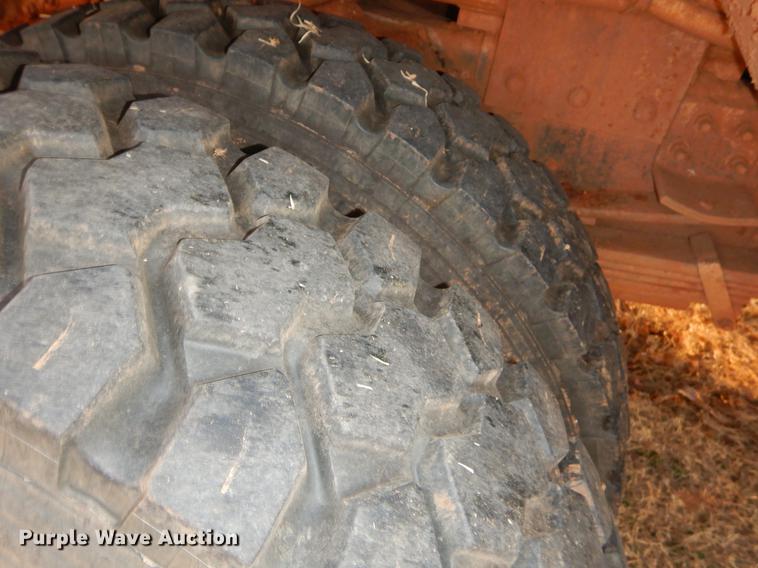 image for item FQ9641 2005 Chevrolet C7500 digger derrick truck