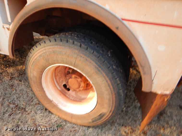 image for item FQ9641 2005 Chevrolet C7500 digger derrick truck