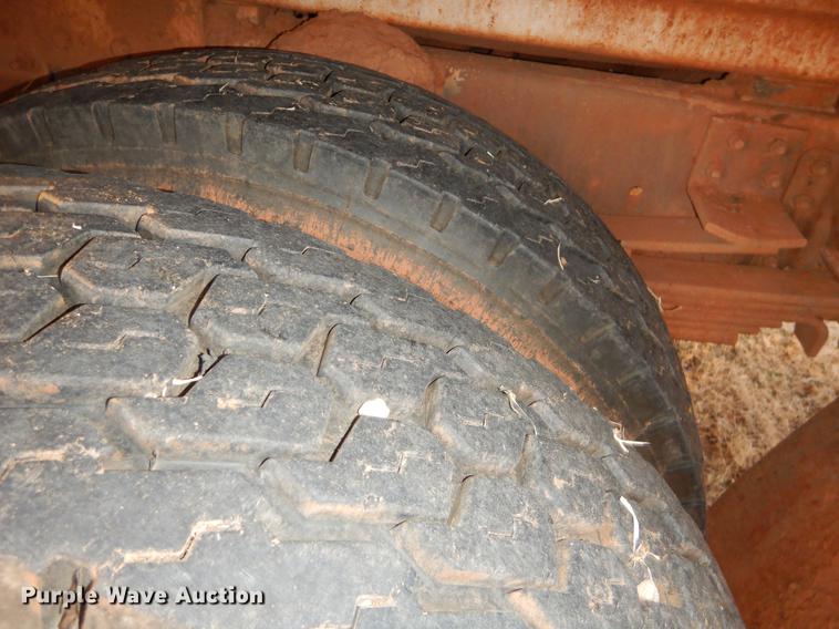 image for item FQ9641 2005 Chevrolet C7500 digger derrick truck