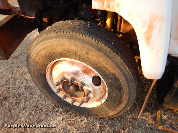 image for item FQ9641 2005 Chevrolet C7500 digger derrick truck