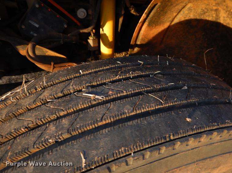 image for item FQ9641 2005 Chevrolet C7500 digger derrick truck