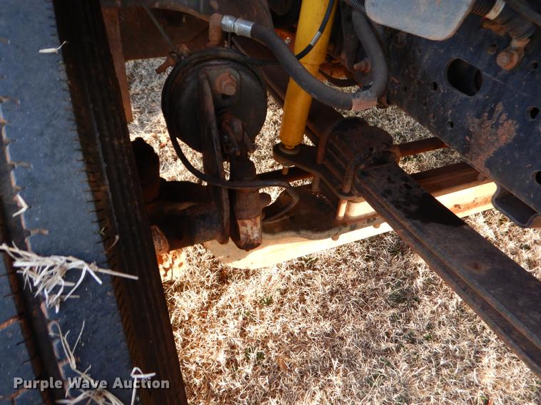 image for item FQ9641 2005 Chevrolet C7500 digger derrick truck