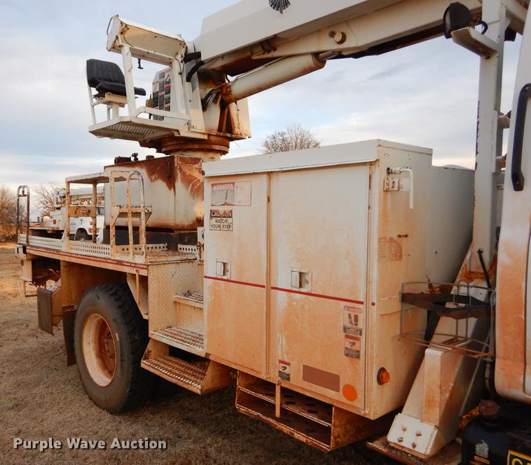 image for item FQ9641 2005 Chevrolet C7500 digger derrick truck