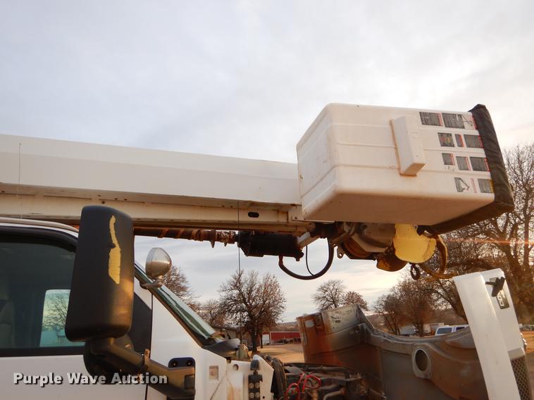 image for item FQ9641 2005 Chevrolet C7500 digger derrick truck