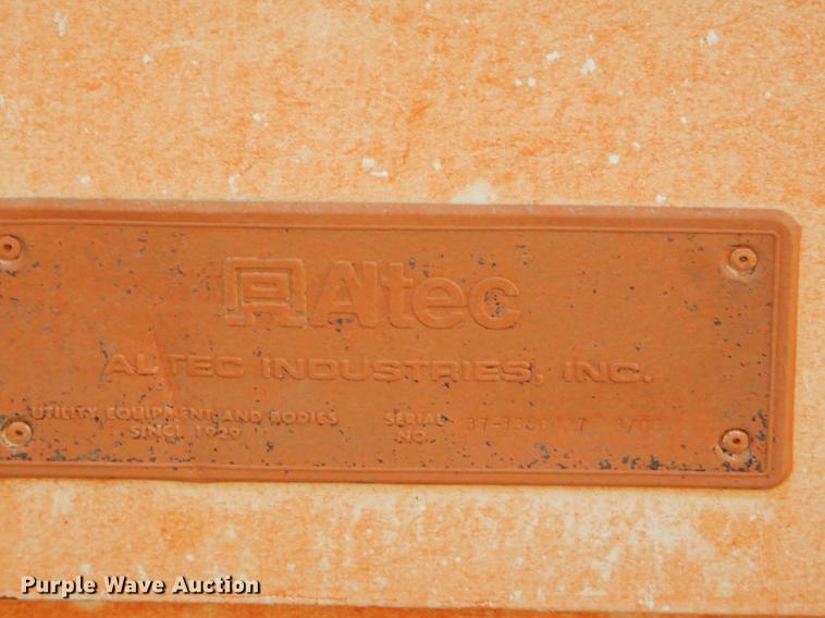 image for item FQ9641 2005 Chevrolet C7500 digger derrick truck