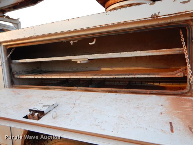 image for item FQ9641 2005 Chevrolet C7500 digger derrick truck