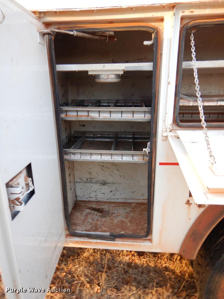 image for item FQ9641 2005 Chevrolet C7500 digger derrick truck