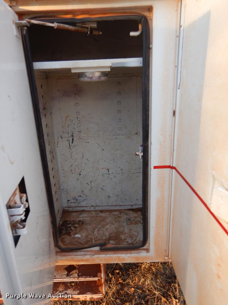 image for item FQ9641 2005 Chevrolet C7500 digger derrick truck