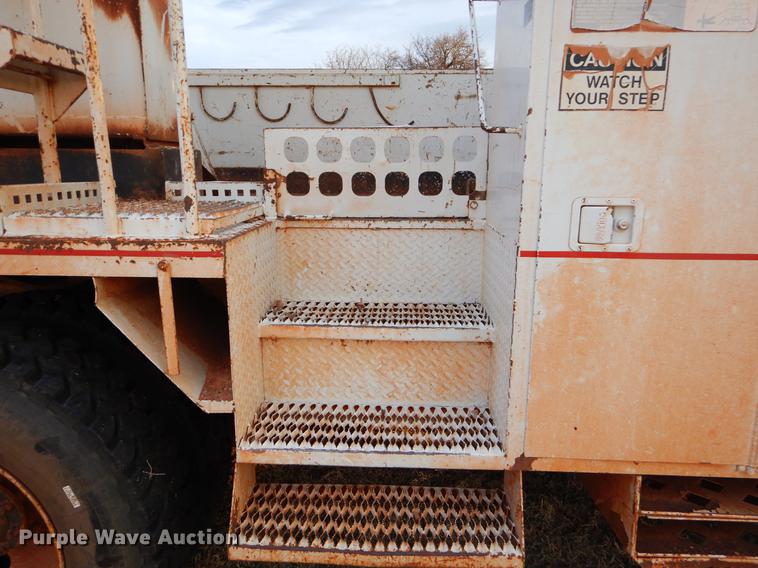 image for item FQ9641 2005 Chevrolet C7500 digger derrick truck