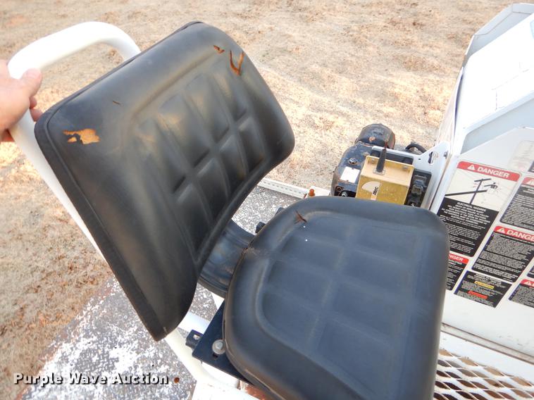 image for item FQ9641 2005 Chevrolet C7500 digger derrick truck