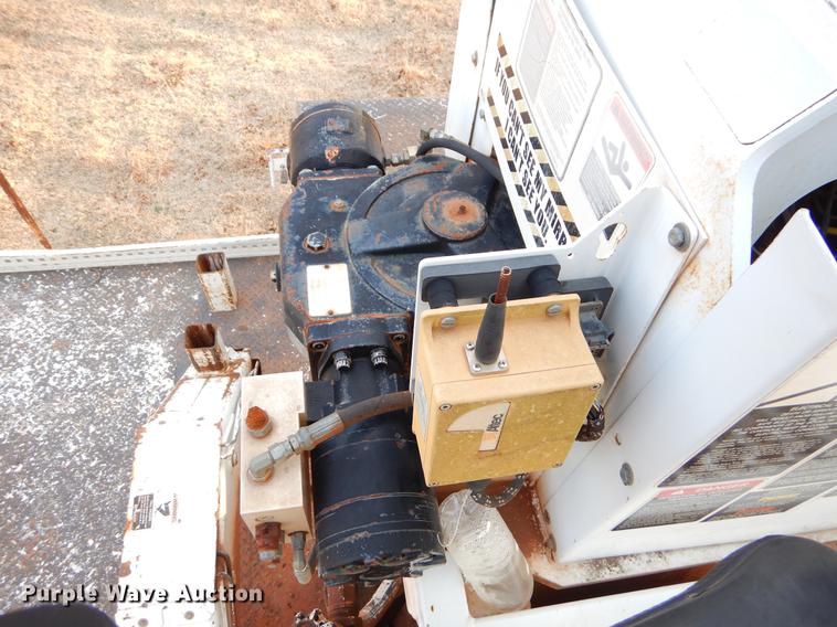 image for item FQ9641 2005 Chevrolet C7500 digger derrick truck