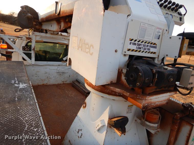 image for item FQ9641 2005 Chevrolet C7500 digger derrick truck