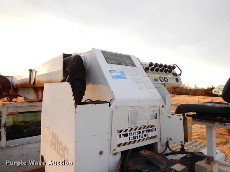 image for item FQ9641 2005 Chevrolet C7500 digger derrick truck