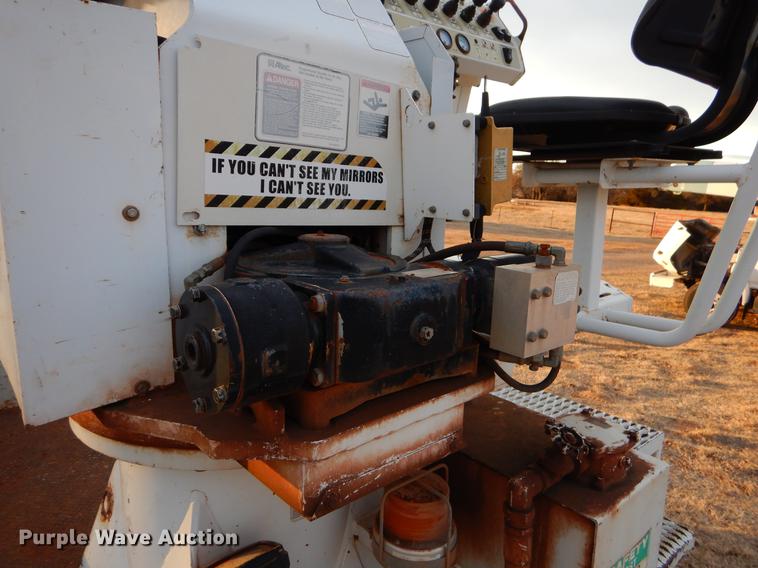 image for item FQ9641 2005 Chevrolet C7500 digger derrick truck