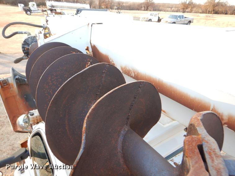 image for item FQ9641 2005 Chevrolet C7500 digger derrick truck