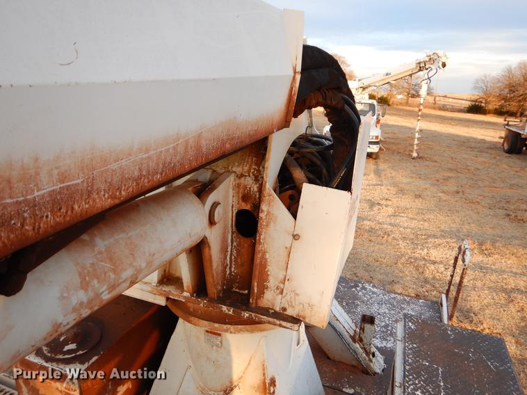 image for item FQ9641 2005 Chevrolet C7500 digger derrick truck