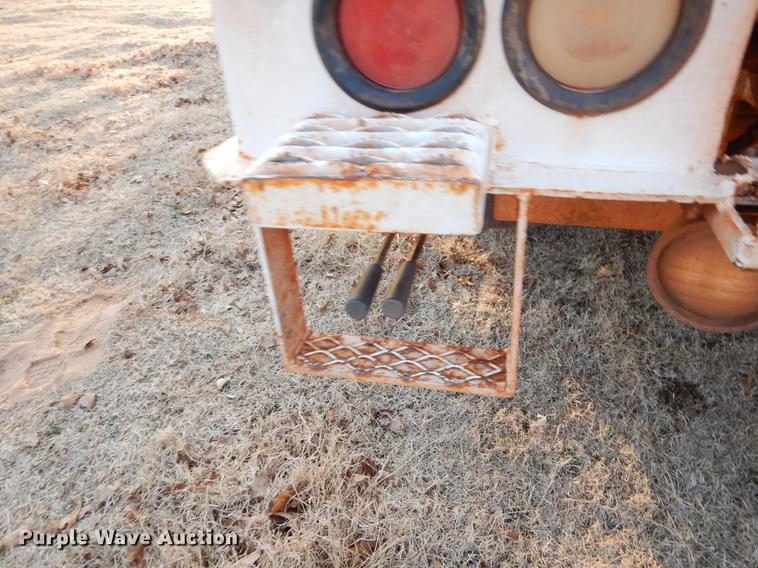 image for item FQ9641 2005 Chevrolet C7500 digger derrick truck