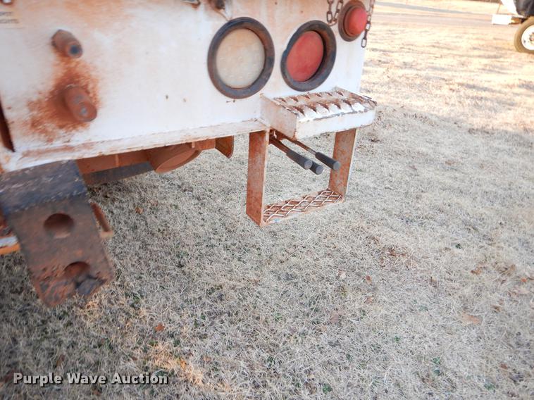 image for item FQ9641 2005 Chevrolet C7500 digger derrick truck