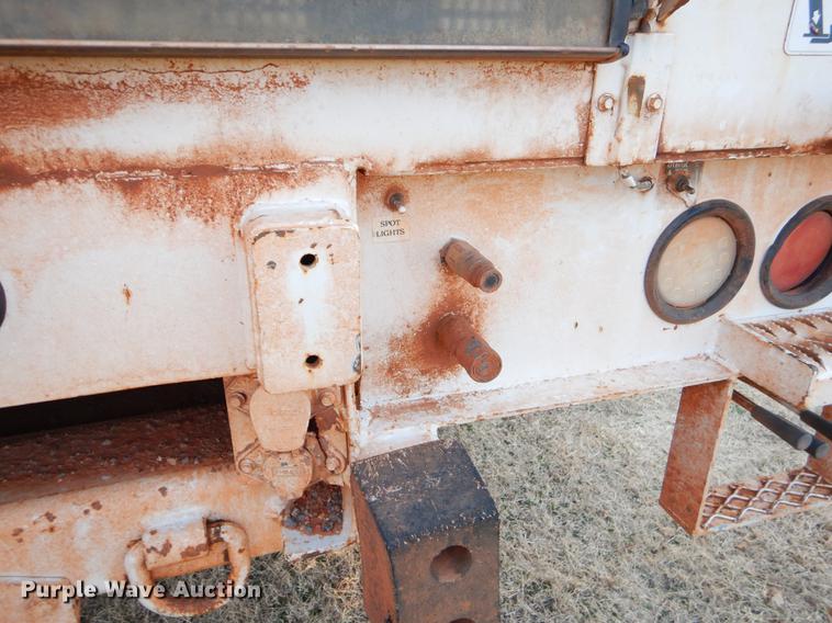 image for item FQ9641 2005 Chevrolet C7500 digger derrick truck