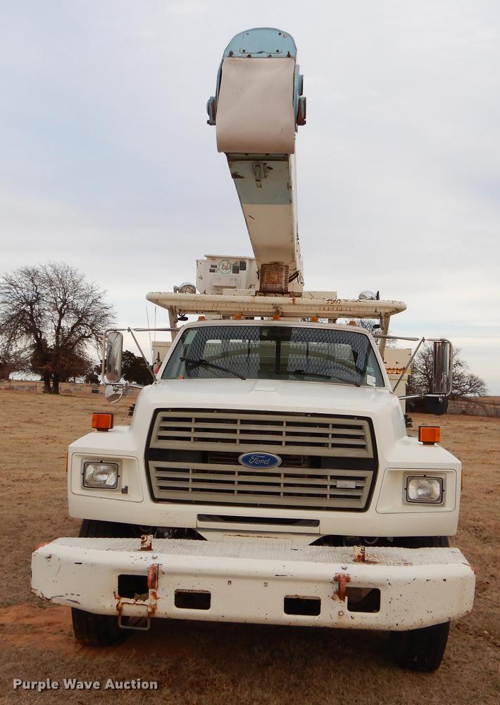 image for item FQ9642 1992 Ford F800 bucket truck