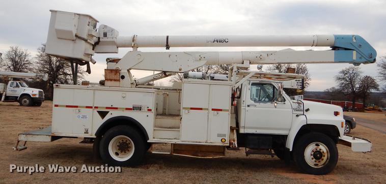 image for item FQ9642 1992 Ford F800 bucket truck