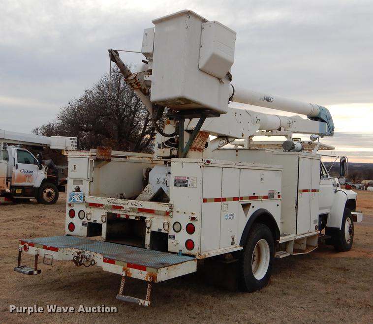 image for item FQ9642 1992 Ford F800 bucket truck