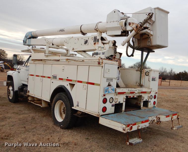 image for item FQ9642 1992 Ford F800 bucket truck