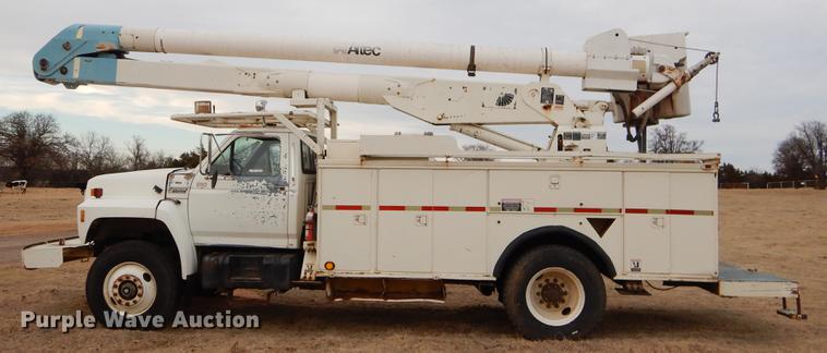 image for item FQ9642 1992 Ford F800 bucket truck