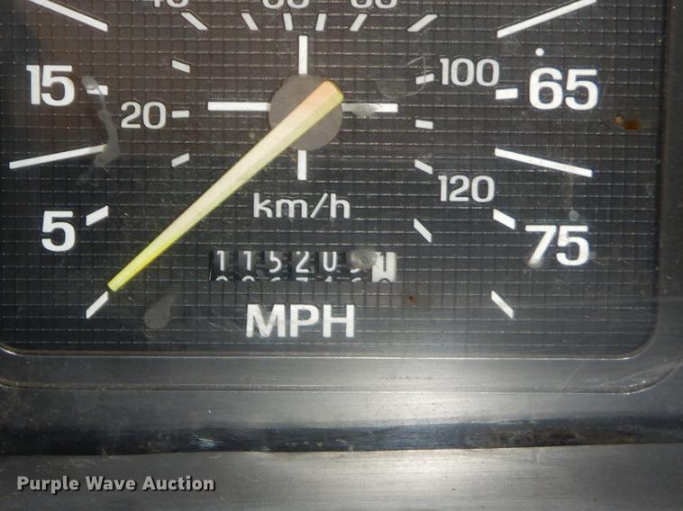 image for item FQ9642 1992 Ford F800 bucket truck