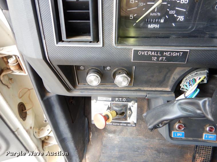 image for item FQ9642 1992 Ford F800 bucket truck