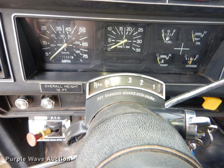 image for item FQ9642 1992 Ford F800 bucket truck