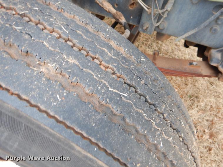 image for item FQ9642 1992 Ford F800 bucket truck