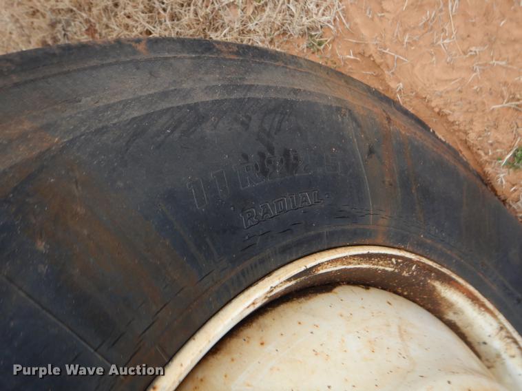 image for item FQ9642 1992 Ford F800 bucket truck