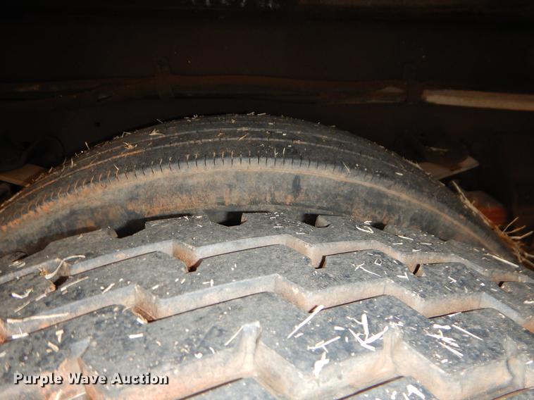 image for item FQ9642 1992 Ford F800 bucket truck