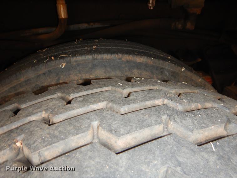 image for item FQ9642 1992 Ford F800 bucket truck