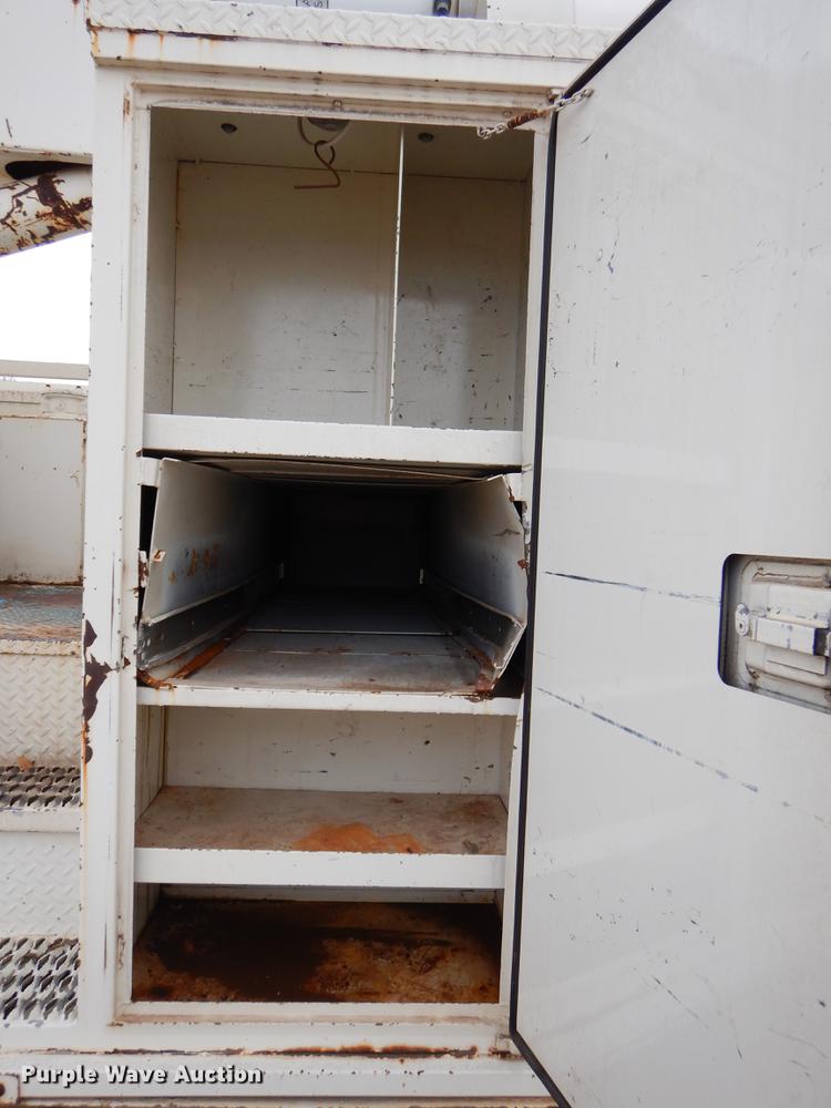 image for item FQ9642 1992 Ford F800 bucket truck