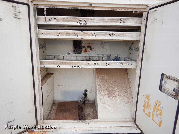 image for item FQ9642 1992 Ford F800 bucket truck