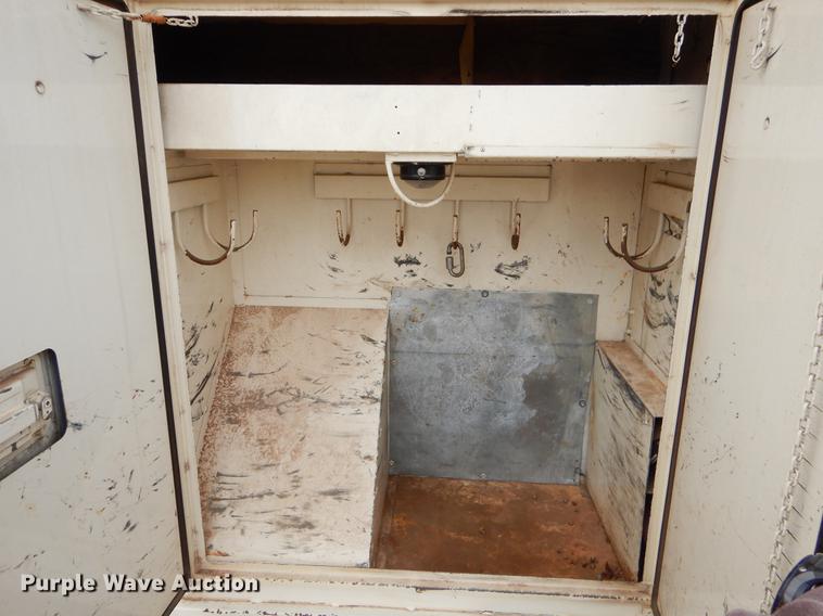 image for item FQ9642 1992 Ford F800 bucket truck