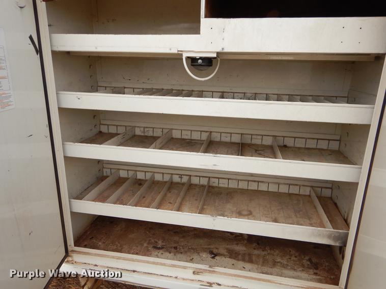 image for item FQ9642 1992 Ford F800 bucket truck