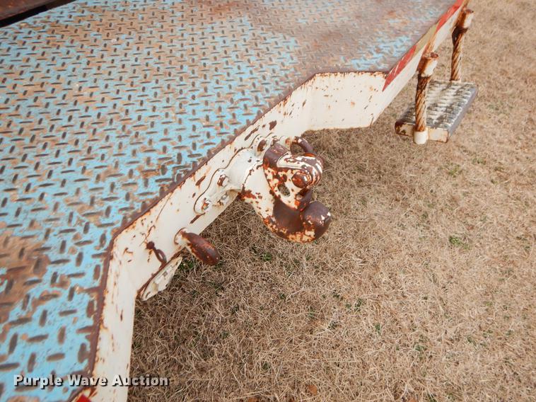 image for item FQ9642 1992 Ford F800 bucket truck