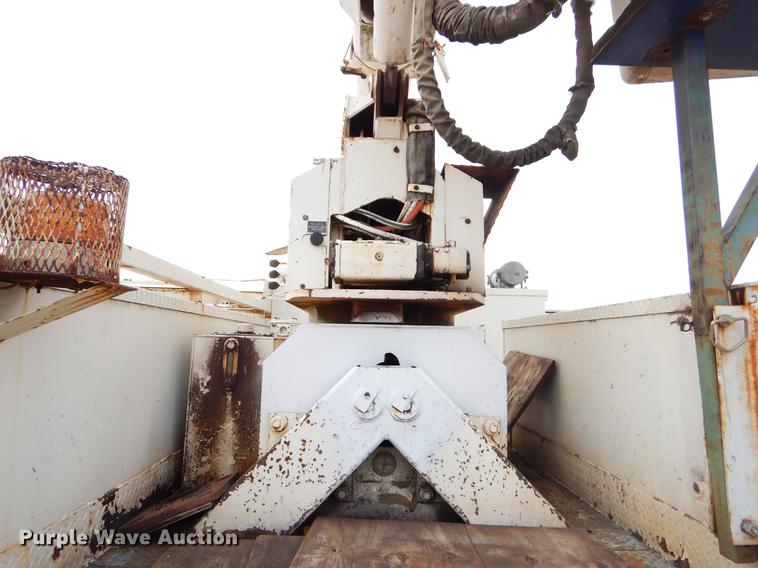 image for item FQ9642 1992 Ford F800 bucket truck