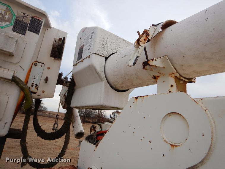 image for item FQ9642 1992 Ford F800 bucket truck