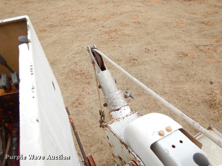 image for item FQ9642 1992 Ford F800 bucket truck