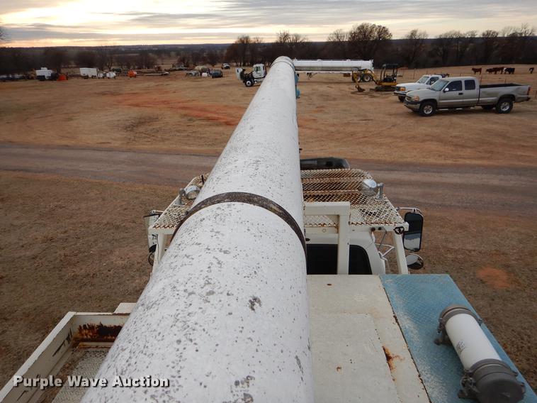 image for item FQ9642 1992 Ford F800 bucket truck
