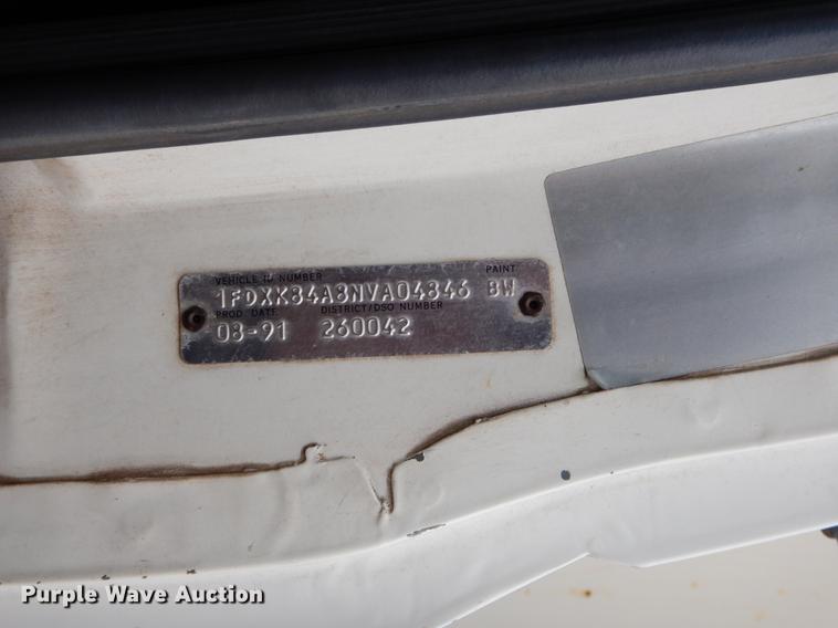 image for item FQ9642 1992 Ford F800 bucket truck