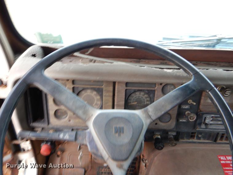 image for item FQ9643 1979 International F2574 vacuum truck